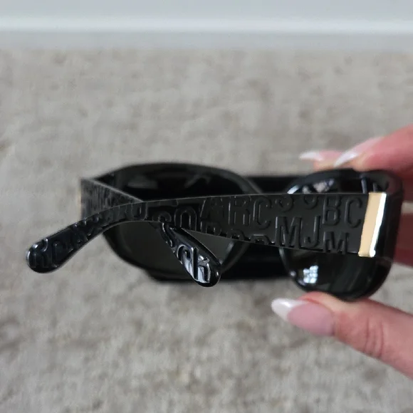 Marc By Marc Jacobs Black Sunglasses with Gold Detail - Picture 4 of 7